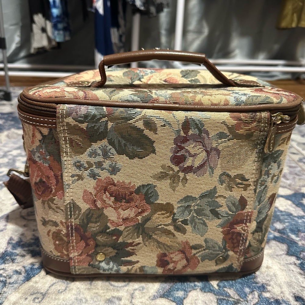 Gloria Vanderbilt travel luggage. Vintage - Picture 3 of 6